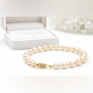 Vintage 14K Gold Clasp Hand Knotted Cultured Pearl Bracelet Golden Cream